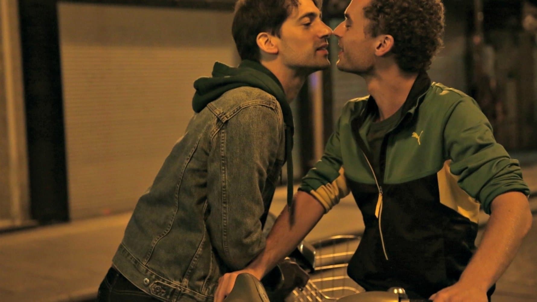 Backdrop of Paris 05:59 / Théo & Hugo