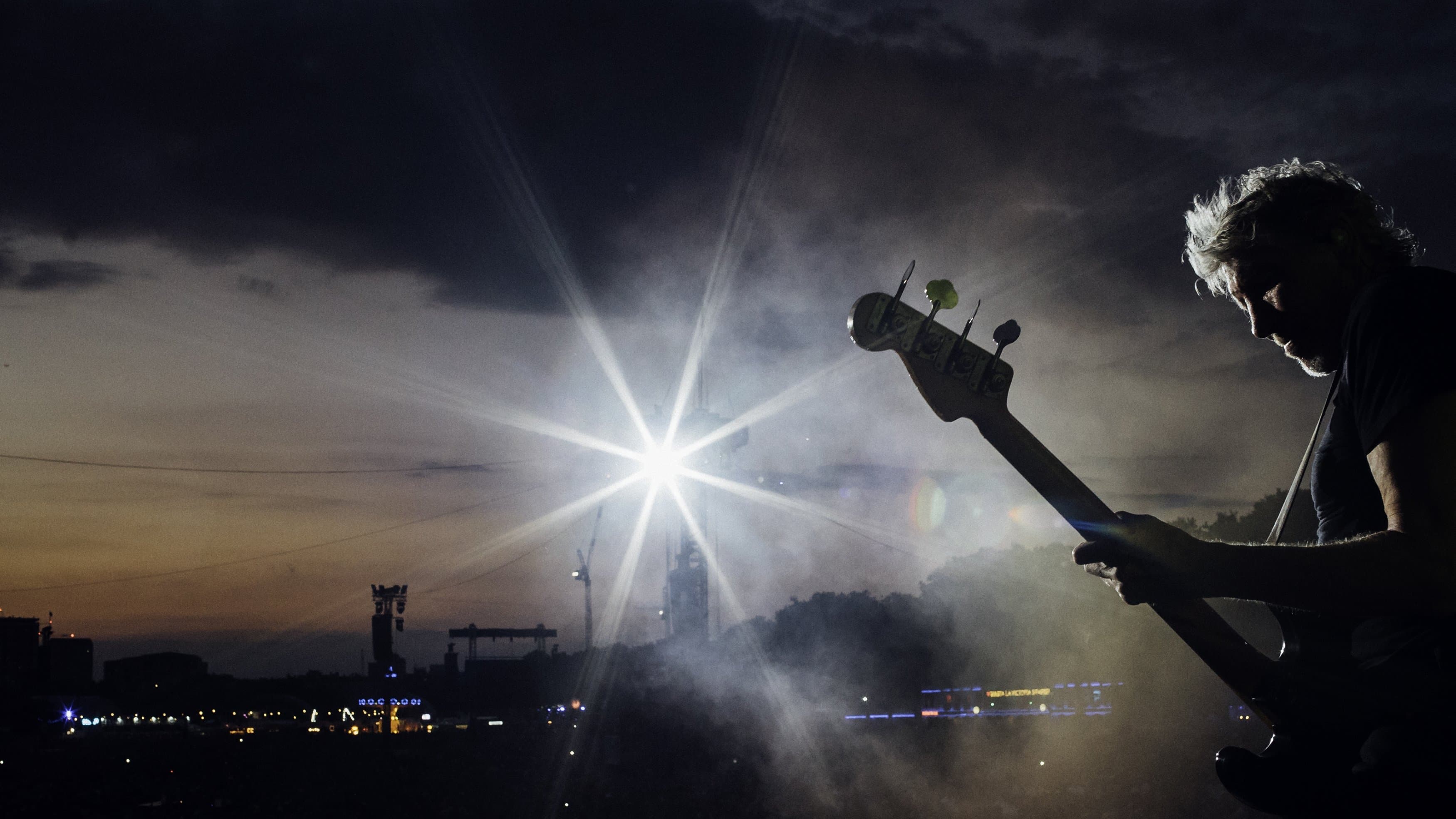 Backdrop of Roger Waters: Us + Them