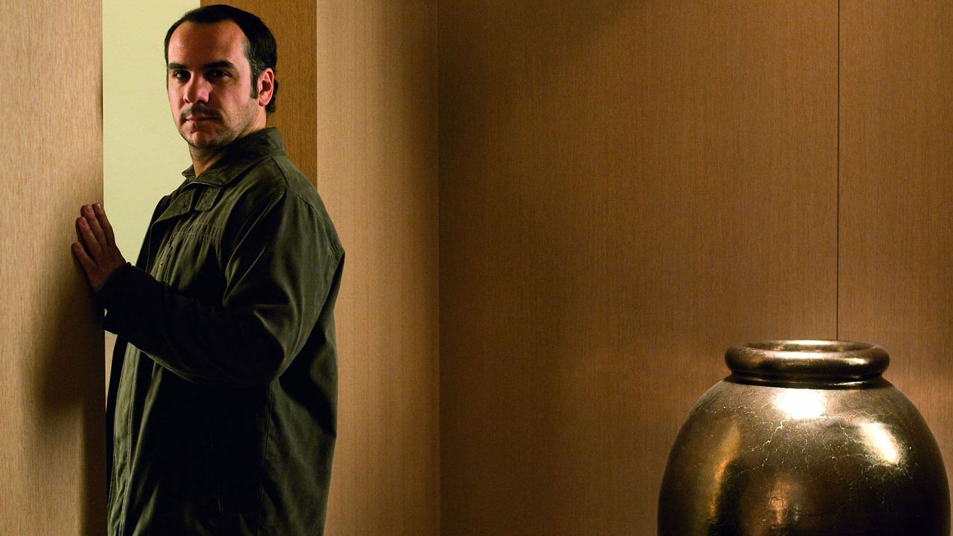 Backdrop of Traceless