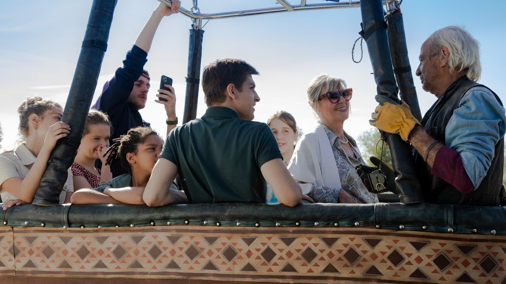 Backdrop of When Granny Meets Grandpa