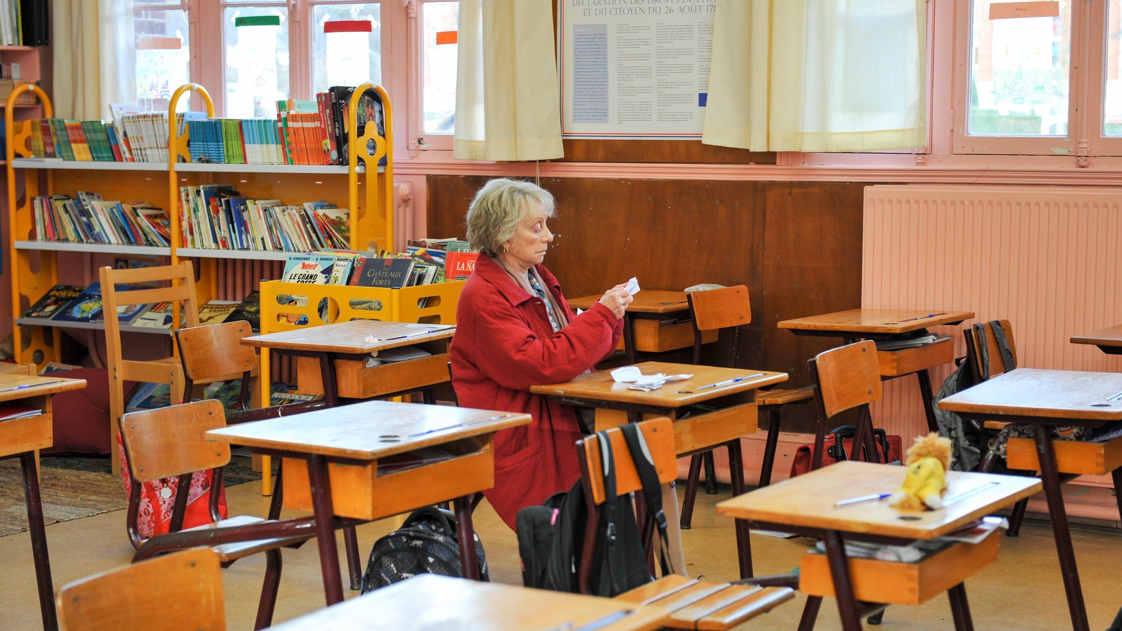 Backdrop of Les Souvenirs