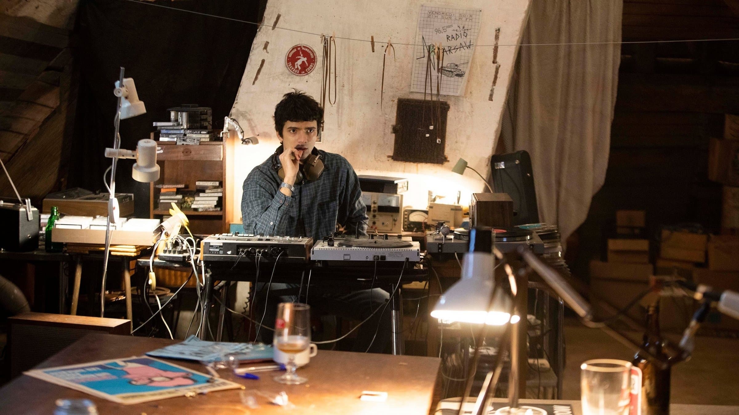 Backdrop of Magnetic Beats