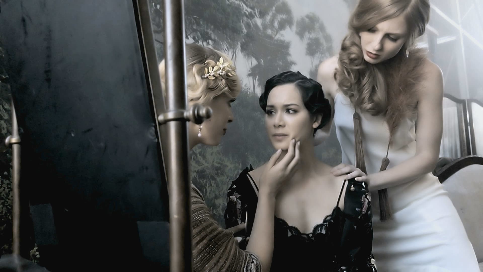 Backdrop of Snow Steam Iron